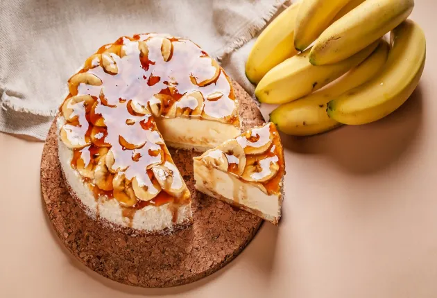 food-banner-banana-cheesecake-with-caramel-on-a-b-2022-11-23-19-14-15-utc1_(1)2.webp