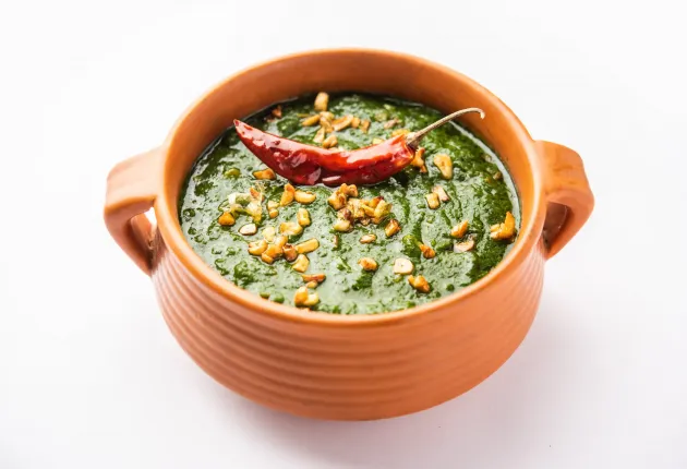 vecteezy_lasooni-palak-recipe-or-dhaba-style-garlic-spinach-curry_16286959.webp